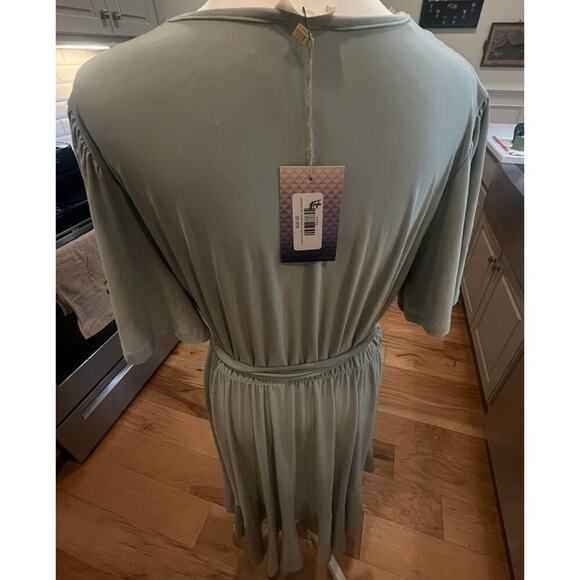 RED STAR NWT SAGE GREEN RUFFLED HEM WRAP TOP DRESS WAIST TIE WOMENS 1X - Picture 8 of 10